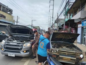 รถยนต์ชาวบ้านฯสตาร์ทไม่ติด ได้รับการช่วยเหลือ จากเจ้าหน้าที่ตำรวจ สายตรวจ