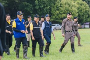 รมช.กลาโหมลงพื้นที่ตรวจเยี่ยมและติดตามการฟื้นฟูผู้ประสบภัย ต.บ้านโป่ง อ.เวียงป่าเป้า จ.เชียงราย