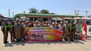 เจ้าหน้าที่ตำรวจชุดจราจร สภ.เวียงป่าเป้า ประสานงานร่วมกันกับทีมบริหารของทางองค์การบริหารส่วนตำบลบ้านโป่งจัดอบรมหลักสูตรอาสาสมัครป้องกันภัยฝ่ายพลเรือนตำบลบ้านโป่งอาสาจราจร (อปพร.ต.บ้านโป่ง อส.จร)