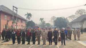 สถานีตำรวจภูธรเวียงป่าเป้าร่วมปล่อยแถวชุดปฏิบัติการเพื่อปฏิบัติการทางจิตวิทยา ป้องกันการลักลอบเผาในพื้นที่เสี่ยง ณ ที่ว่าการอำเภอเวียงป่าเป้า จ.เชียงราย