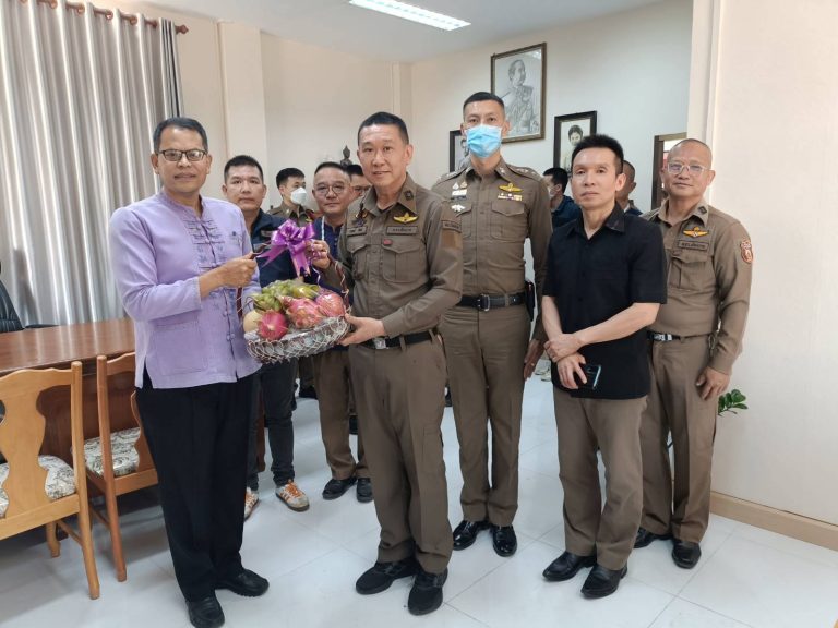 พ.ต.อ.นฤทธิ์ เกิดดี ผกก.สภ.เวียงป่าเป้าฯพร้อมด้วยข้าราชการตำรวจในสังกัด สภ.เวียงป่าเป้าได้เดินทางเข้าร่วมรดน้ำดำหัวผู้พิพากษาหัวหน้าศาลแขวงเวียงป่าเป้า, หัวหน้าอัยการศาลแขวงเวียงป่าเป้าและนายอำเภอเวียงป่าเป้า เนื่องในประเพณีวันสงกรานต์ ประจำปี 2569
