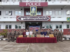 ผู้บังคับการตำรวจภูธรจังหวัดเชียงราย ตรวจเยี่ยมบำรุงขวัญ สภ.เวียงป่าเป้า พร้อมทั้งส่งมอบกำลังใจ กำชับนโยบายการปฏิบัติราชการ พร้อมลงพื้นที่เยี่ยมผู้ป่วยติดเตียงตามโครงการ “ปันรักษ์ ปันน้ำใจ”
